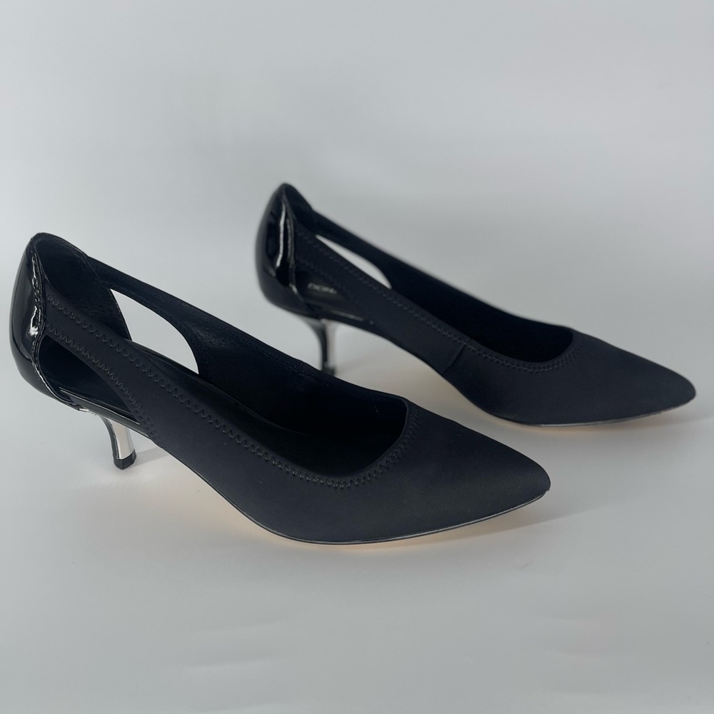 Donald J Pliner Gaio Black Crepe Side Cut Out Kitten Heels Size 7 1/2 - Picture 3 of 7